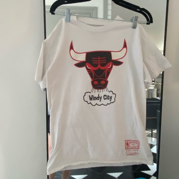 Throwback!!! Chicago bulls tshirt size medium - Picture 1 of 2